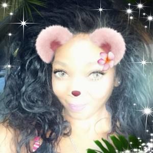 Meet your Posher, Adrienne